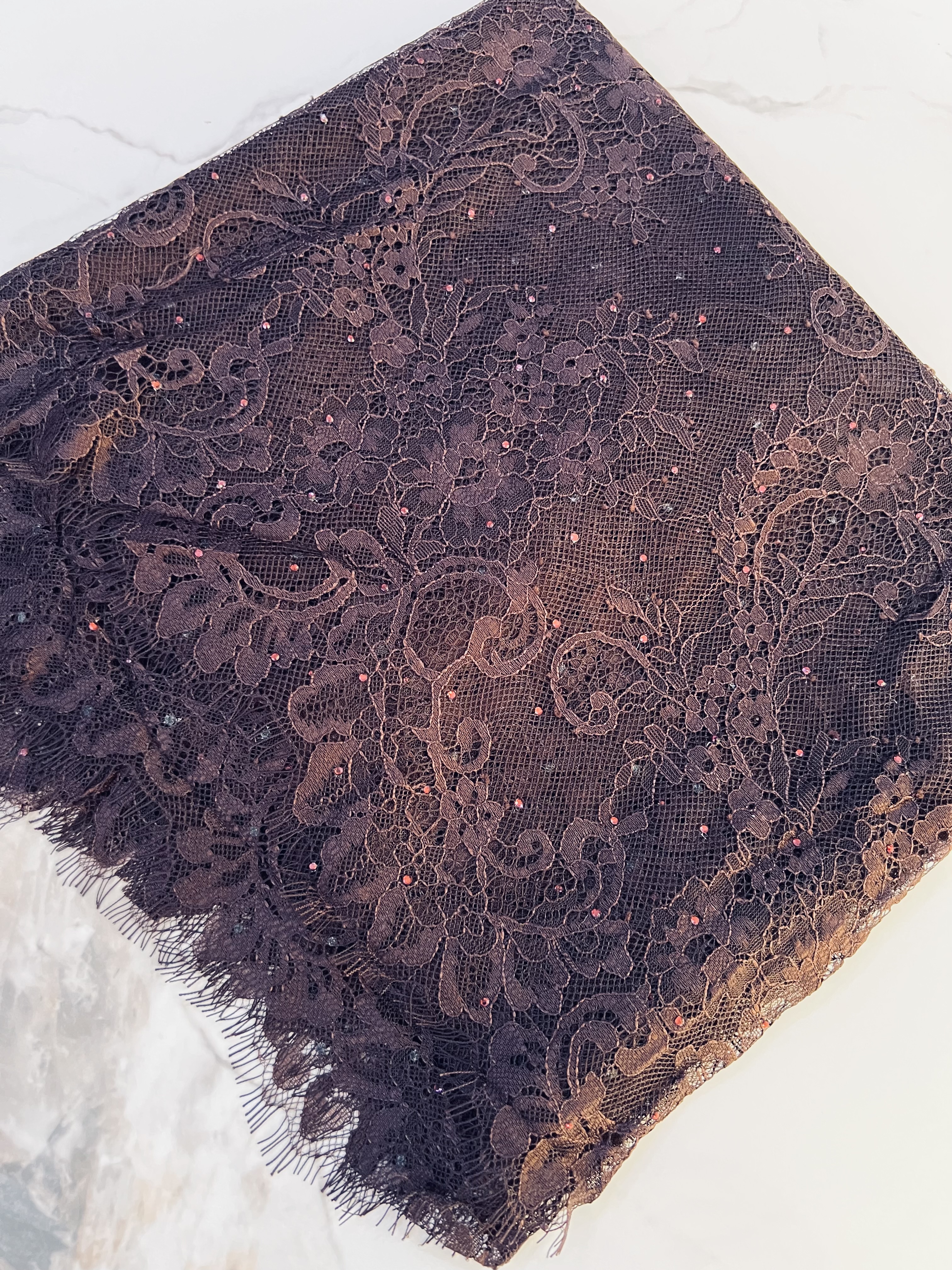 Chantily veil